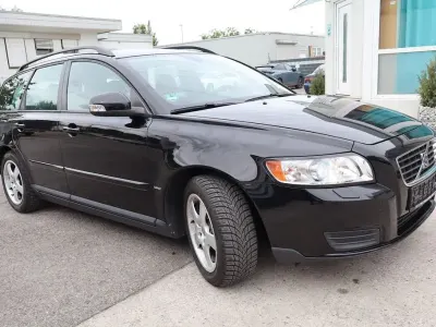 Gebraucht Volvo V50 Momentum 109 PS (80 kW) 2010 Schwarz Kombi