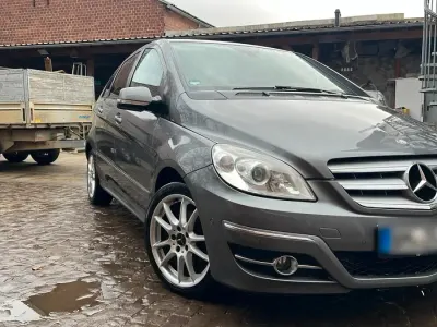 Gebraucht Mercedes B180 Avantgarde 109 PS (80 kW) 2011 Grau Van / Kleinbus