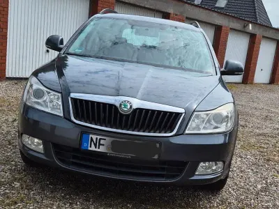 Gebraucht Skoda Octavia 122 PS (89 kW) 2010 Grau Kombi
