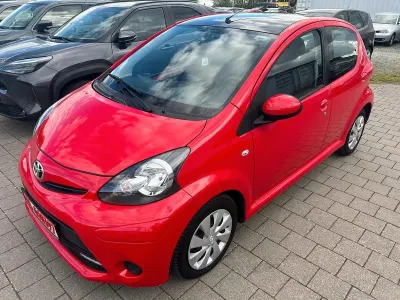 Second-hand Toyota Aygo Cool 68 CP (50 kW) 2014 Roșu Hatchback