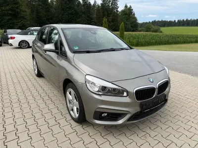 Gebraucht BMW 218 Active Tourer Basis 150 PS (110 kW) 2015 Silber Van / Kleinbus
