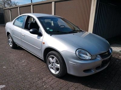 Second-hand Chrysler Neon 133 CP (97 kW) 2000 Argintiu Berlinǎ