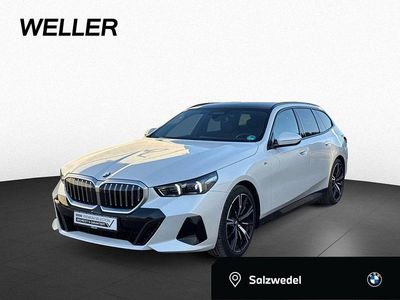 Mineralweiß (weiß) Gebraucht 2025 BMW 520 Comfort Edition Kombi | 54.240 € (Fairer Preis)
