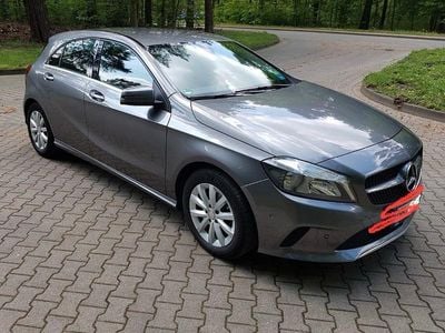 Usata Mercedes A180 122 CV (89 kW) 2015 Grigio Berlina