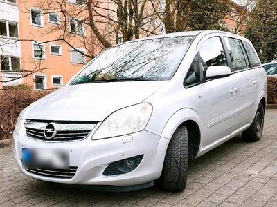 Usata Opel Zafira 2008 Argento Monovolume