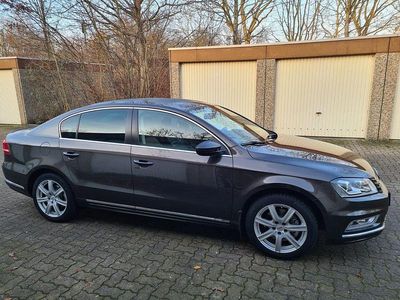 Braun Gebraucht 2013 VW Passat R-line Limousine | 8.800 € (Fairer Preis)