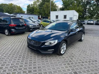Gebraucht Volvo V60 150 PS (110 kW) 2017 Blau Kombi