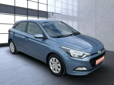 Gebraucht Hyundai i20 Passion 101 PS (74 kW) 2017 Blau Limousine