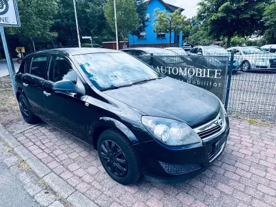Gebraucht Opel Astra Selection 90 PS (66 kW) 2010 Saphirschwarz mineraleffekt Limousine
