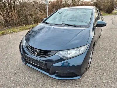 Käytetty Honda Civic Comfort 99 HP (72 kW) 2014 Vihreä Viistoperä