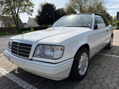 Brugt Mercedes E220 150 HK (110 kW) 1994 Hvid Cabriolet