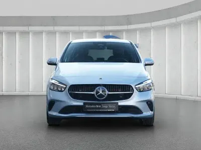 Gebraucht Mercedes B200 Progressive 163 PS (119 kW) 2025 Lack hightechsilber Van / Kleinbus