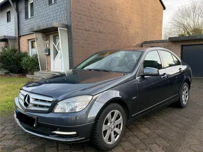 Gebraucht Mercedes C180 156 PS (114 kW) 2010 Blau Limousine