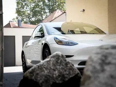 Gebraucht Tesla Model 3 Standard Range Plus 225 kW (306 PS) 2021 Weiß Limousine