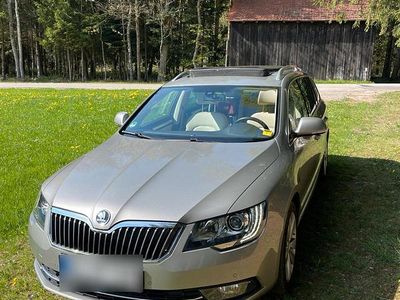Używany Skoda Superb 143 KM (105 kW) 2014 Żółty Kombi