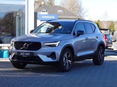 Neu Volvo XC40 Plus 197 PS (144 kW) 2026 Aurora silver / metallic SUV
