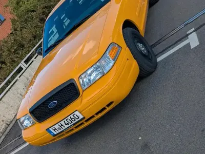 Gebraucht Ford Crown Victoria 224 PS (164 kW) 2004 Gelb Limousine