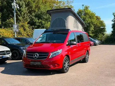 Gebraucht Mercedes Vito 190 PS (139 kW) 2023 Hyazinthrot (metallic) Van
