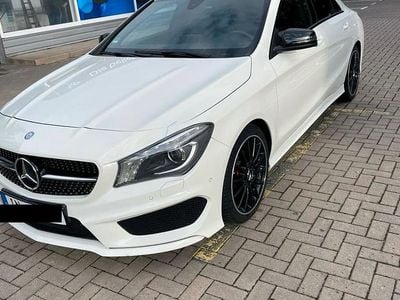 Weiß Gebraucht 2015 Mercedes CLA200 AMG line Limousine | 14.900 € (Fairer Preis)