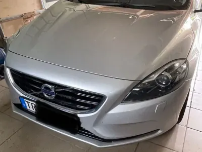 Gebraucht Volvo V40 Momentum 150 PS (110 kW) 2014 Silber Limousine