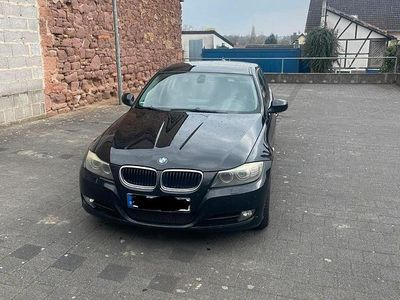 Gebraucht BMW 320 177 PS (130 kW) 2009 Schwarz Kombi