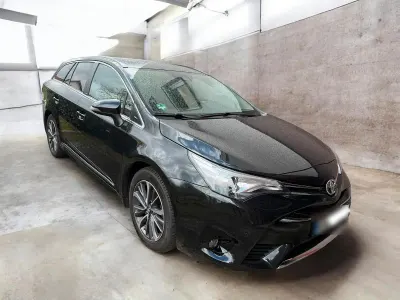 Gebraucht Toyota Avensis T2 147 PS (108 kW) 2018 Schwarz Kombi