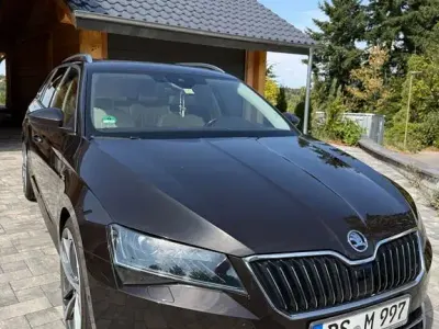 Gebraucht Skoda Superb LAURIN & KLEMENT 190 PS (139 kW) 2016 Braun Kombi