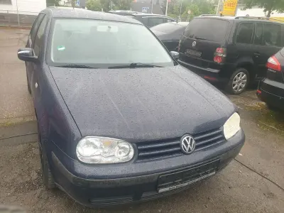 Używany VW Golf IV Edition 105 KM (77 kW) 2000 Niebieski Sedan/Limuzyna