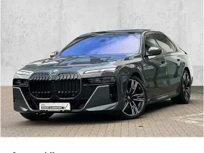 Gebraucht BMW 740 Comfort Edition 299 PS (219 kW) 2025 Grau Limousine