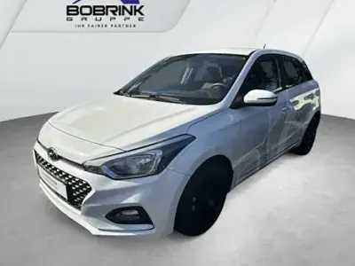 Gebraucht Hyundai i20 Select 84 PS (61 kW) 2020 Weiß Kleinwagen