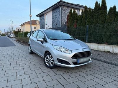Gebraucht Ford Fiesta SYNC Edition 95 PS (69 kW) 2016 Grau Kleinwagen