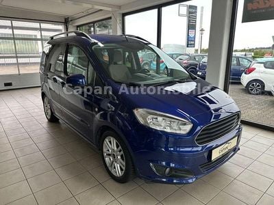 Blau Gebraucht 2015 Ford Tourneo Courier Titanium Van / Kleinbus | 10.999 € (Fairer Preis)