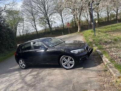 Gebraucht BMW 118 Sport Line 136 PS (100 kW) 2018 Schwarz Kleinwagen