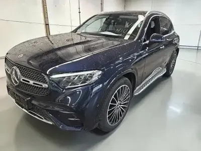 Gebraucht Mercedes GLC220 AMG line 205 PS (150 kW) 2024 Blau SUV