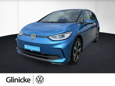Gebraucht VW ID.3 Pro 150 kW (204 PS) 2024 Costa azul metallic schwarz Kleinwagen