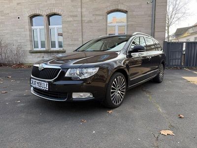 Gebraucht Skoda Superb LAURIN & KLEMENT 140 PS (102 kW) 2013 Braun Kombi