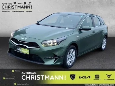 Gebraucht Kia Ceed Comfort 99 PS (72 kW) 2025 Experience green m Kleinwagen