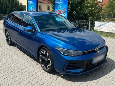 Gebraucht VW Passat R-line 150 PS (110 kW) 2025 Blau Kombi