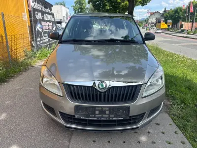 Gebraucht Skoda Fabia Ambition 60 PS (44 kW) 2012 Silber Limousine