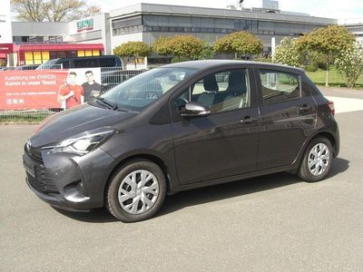 Gebraucht Toyota Yaris Comfort 69 PS (50 kW) 2017 Grau Kleinwagen