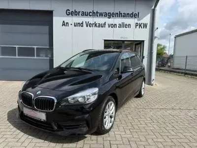 Gebraucht BMW 220 Gran Tourer Sport Line 190 PS (139 kW) 2018 Schwarz Van / Kleinbus
