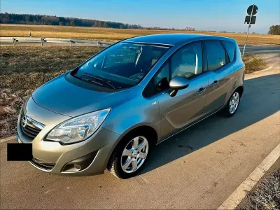 Gebraucht Opel Meriva Innovation 140 PS (102 kW) 2011 Silber Van / Kleinbus