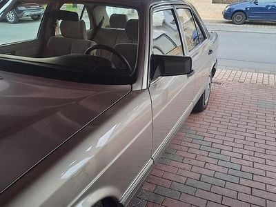 Gebraucht Mercedes E300 180 PS (132 kW) 1990 Gold Limousine