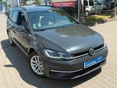 Gebraucht VW Golf VII Comfortline 150 PS (110 kW) 2019 Urano grau Kombi