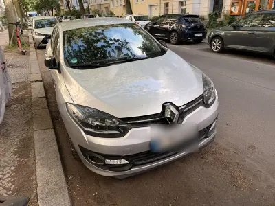 Gebraucht Renault Mégane LIMITED 116 PS (85 kW) 2015 Silber Limousine