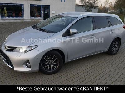 Silber Gebraucht 2014 Toyota Auris Touring Sports Life+ Kombi | 10.199 € (Fairer Preis)