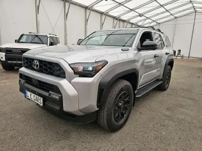 Nouă Toyota 4 Runner Premium 326 CP (239 kW) 2026 Cutting edge SUV