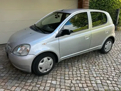 Gebraucht Toyota Yaris 68 PS (50 kW) 2001 Silber Limousine