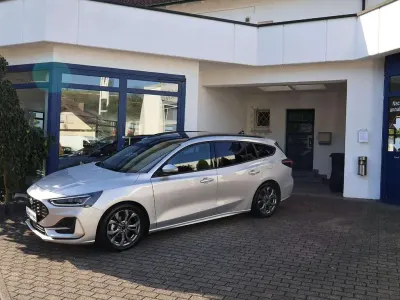 Gebraucht Ford Focus ST-Line X 155 PS (114 kW) 2024 Silber Limousine