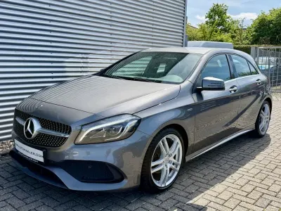 Gebraucht Mercedes A180 AMG line 122 PS (89 kW) 2018 Mountaingrau Limousine